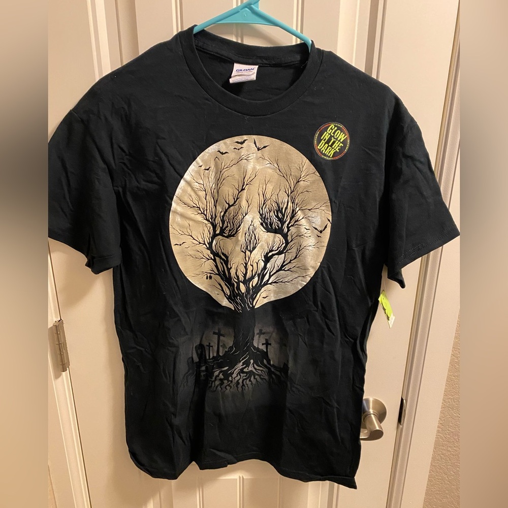 NWT Gildan Halloween Shirt Medium Black Glow In The Dark Graveyard Scene M Top
